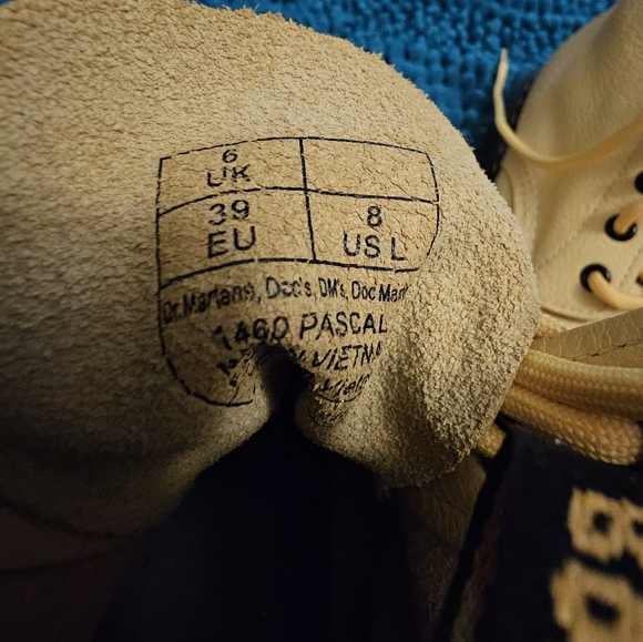 Doc Martens 1460 Pascal Lace Up Combat Boots women's 8 - Picture 3 of 4